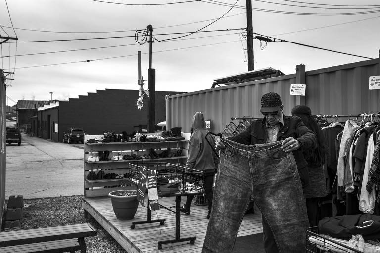 Bazar de roupas e objetos usados em Braddock