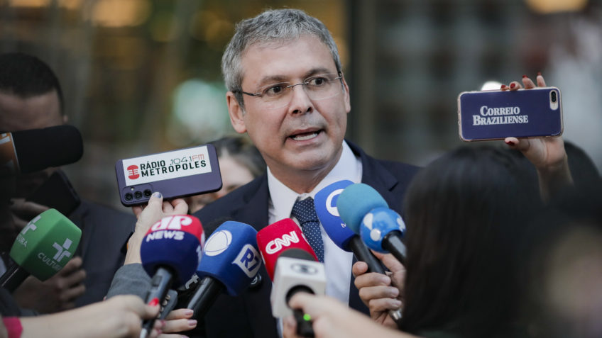 em depoimento à pf, lindbergh farias (pt rj) fala sobre investigação de ameaças de eduardo bolsonaro (pl sp) ao stf. lindbergh acusa o deputado de 'usar uma potência estrangeira para tentar proteger seu pai'. | sérgio lima/poder360 02.jun.2025