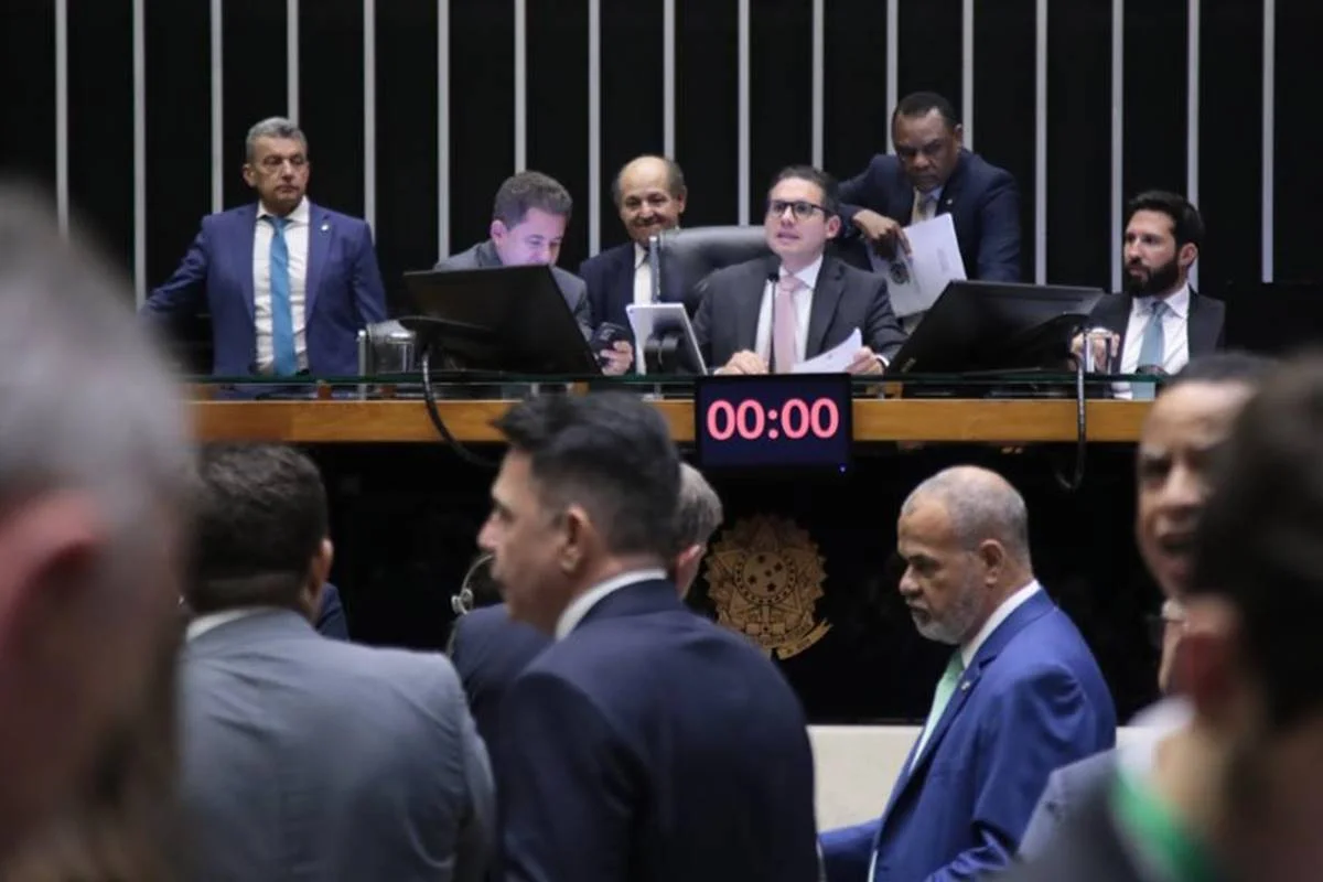 hugo motta plenario camara dos deputados