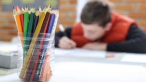 tce suspende contrato da paraná educação com empresa investigada em 2017