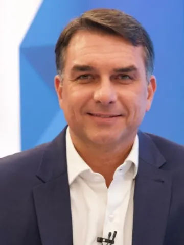 16out2026 o senador flavio bolsonaro pl candidato a presidencia em entrevista a globo 1792434481764 v2 360x480.png
